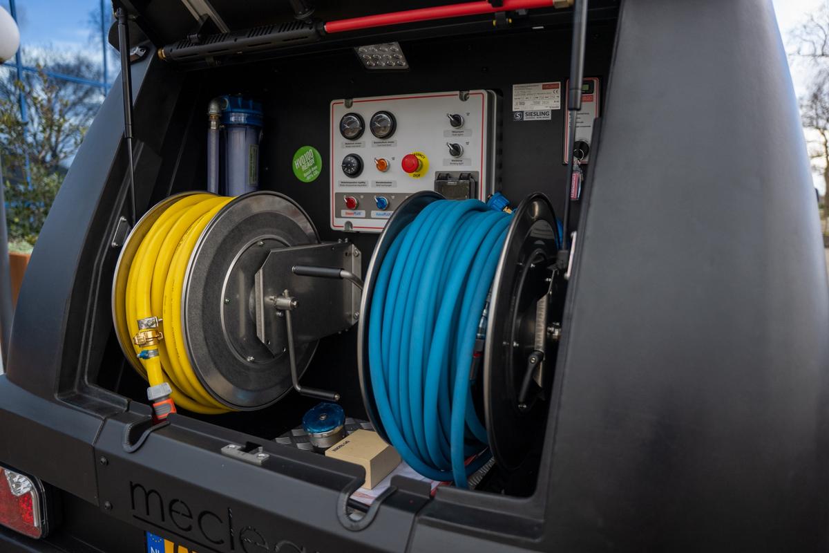 MeClean achterkant auto gecomprimeerd